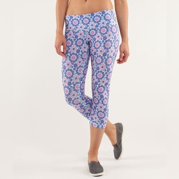 LULULEMON Wunder Under CropTwiggy Printed Power Purple Aquamarine Floral Sz 6 - Picture 2 of 12